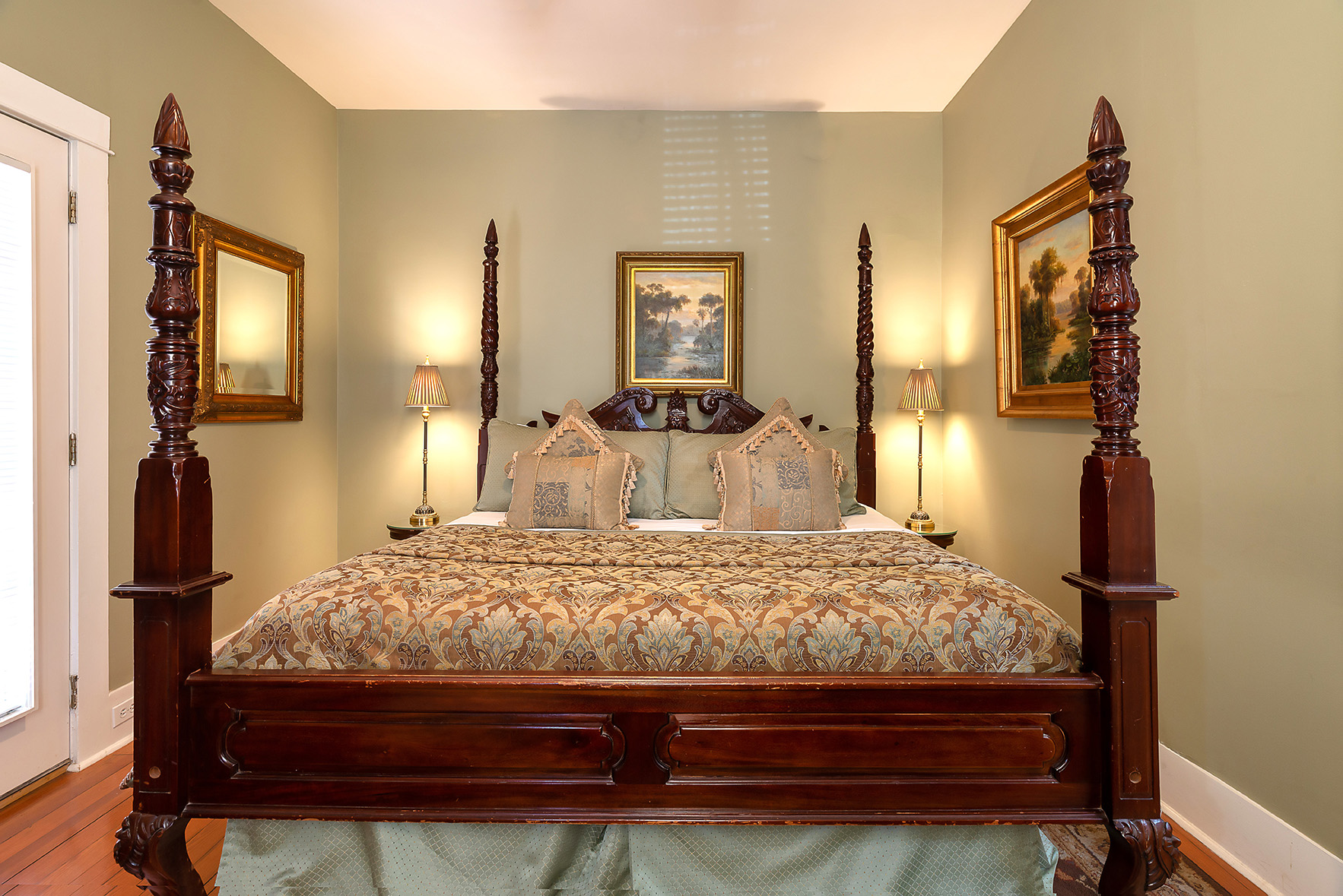 Cedar House Inn Sanibel Room Bed